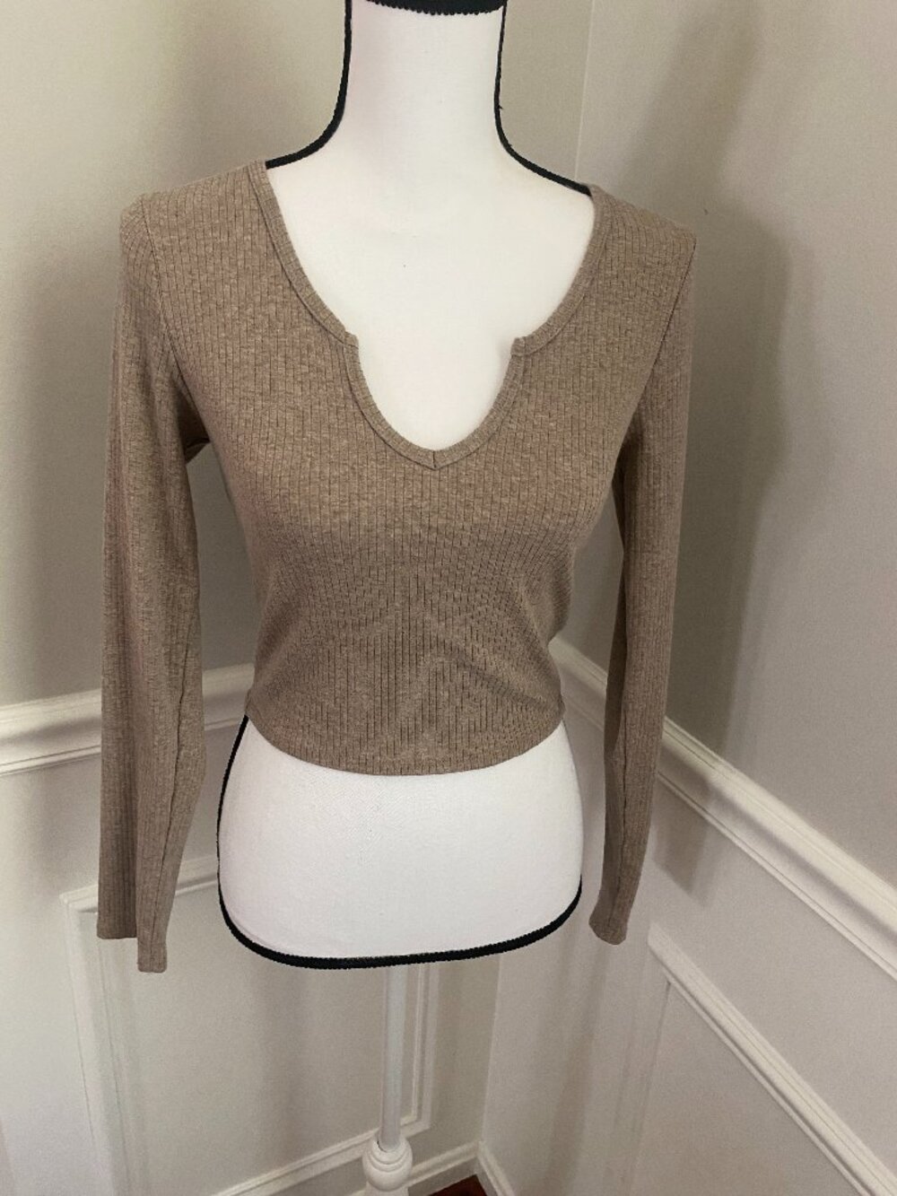 Bozzolo Beige V neck Crop Top size Medium